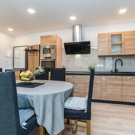 Apartament Moderan Stan U Blizini Centra